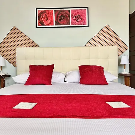 Brando Exclusive - 9p - Bike - Near Sabaudia & Pontine Beaches - Jubilee Ideal - Not A Typical Villa, It's Truly A Different Experience Vakantiehuis *